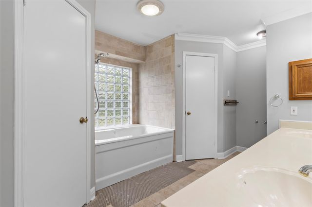 1207 Yorkshire Drive, Friendswood, TX 77546