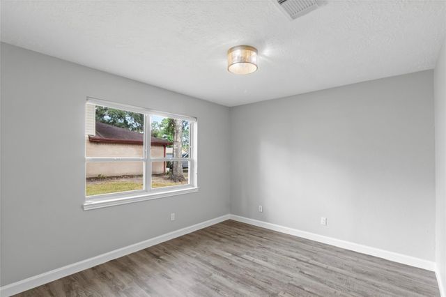 1207 Yorkshire Drive, Friendswood, TX 77546