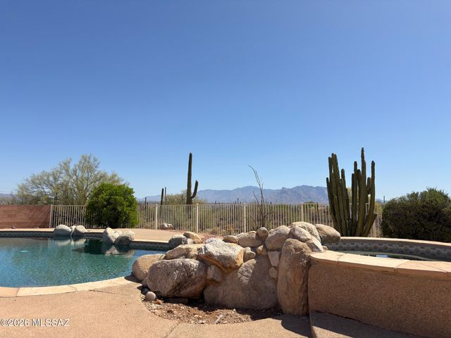 6775 W Ina Road, Tucson, AZ 85743