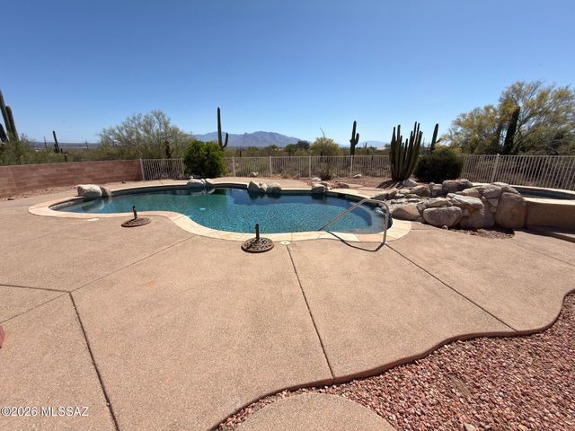 6775 W Ina Road, Tucson, AZ 85743