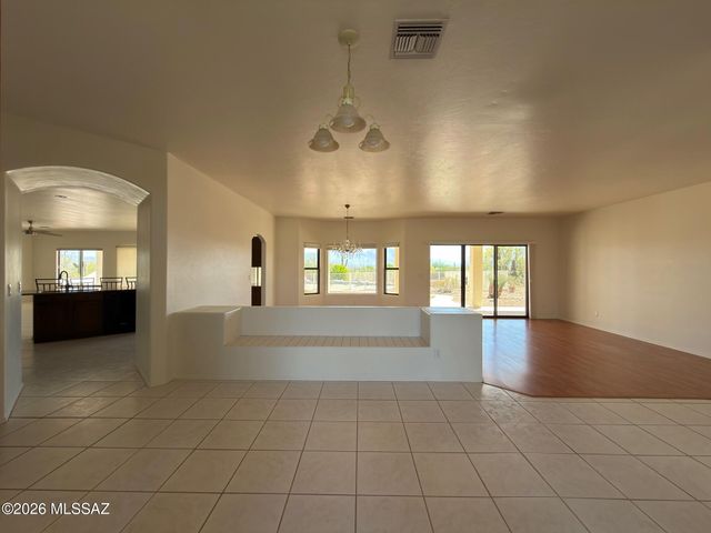 6775 W Ina Road, Tucson, AZ 85743