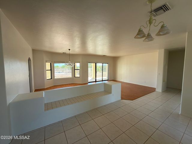6775 W Ina Road, Tucson, AZ 85743