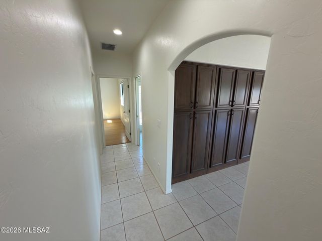 6775 W Ina Road, Tucson, AZ 85743