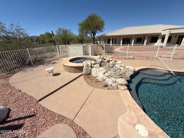 6775 W Ina Road, Tucson, AZ 85743