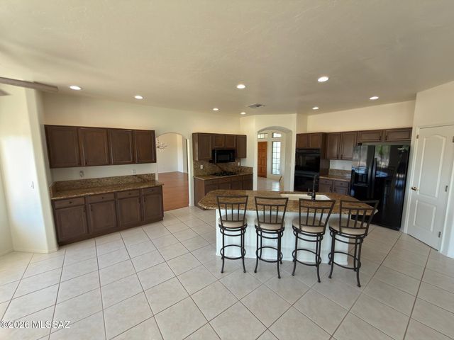 6775 W Ina Road, Tucson, AZ 85743