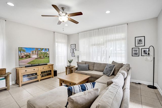 8876 Sandy Crest Lane, Boynton Beach, FL 33473
