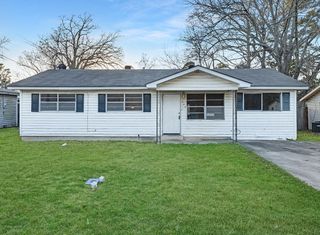 224 Shellwood Drive, Wake Village, TX 75501