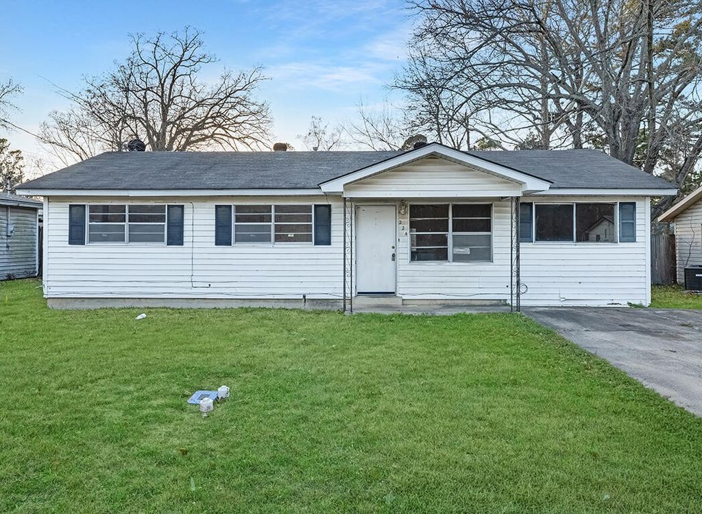 224 Shellwood Drive, Wake Village, TX 75501