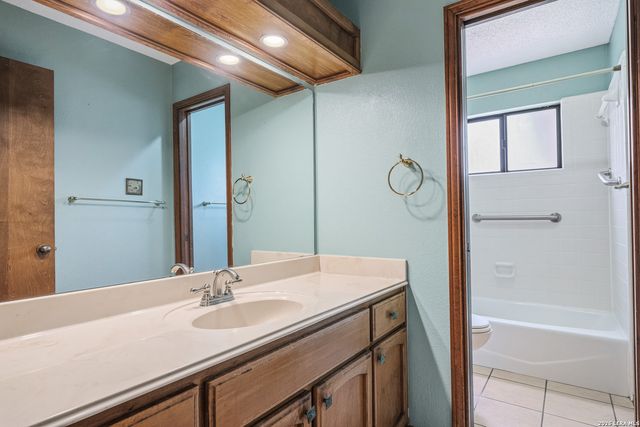 2823 BURNT OAK ST, San Antonio, TX 78232