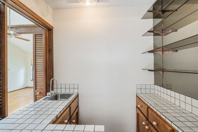 2823 BURNT OAK ST, San Antonio, TX 78232