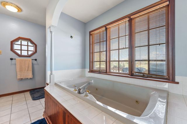 242 Golfview Drive, Schererville, IN 46375