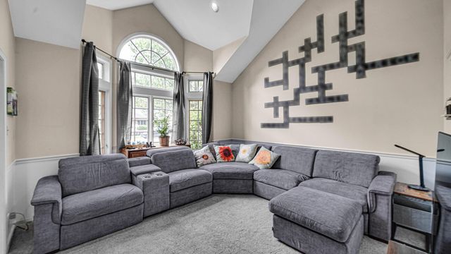 242 Golfview Drive, Schererville, IN 46375