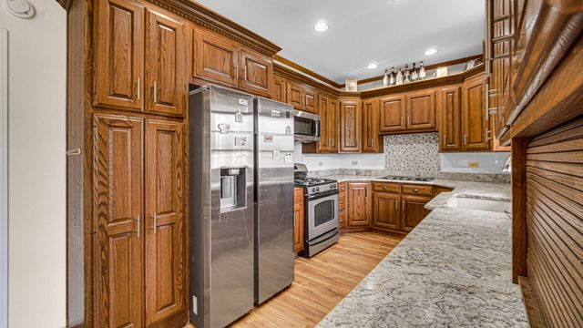 242 Golfview Drive, Schererville, IN 46375