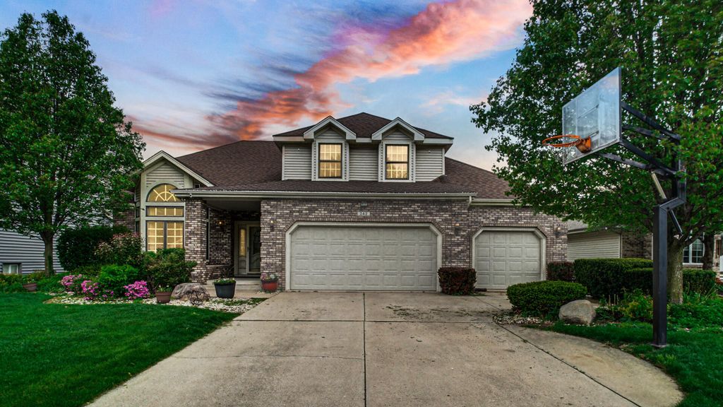 242 Golfview Drive, Schererville, IN 46375