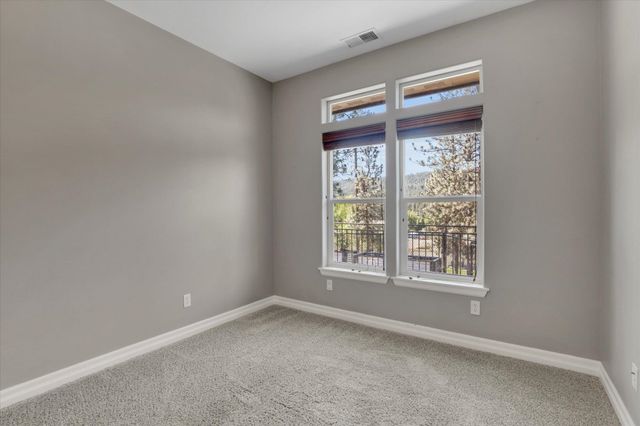125 E Franklin Dr, Nine Mile Falls, WA 99026