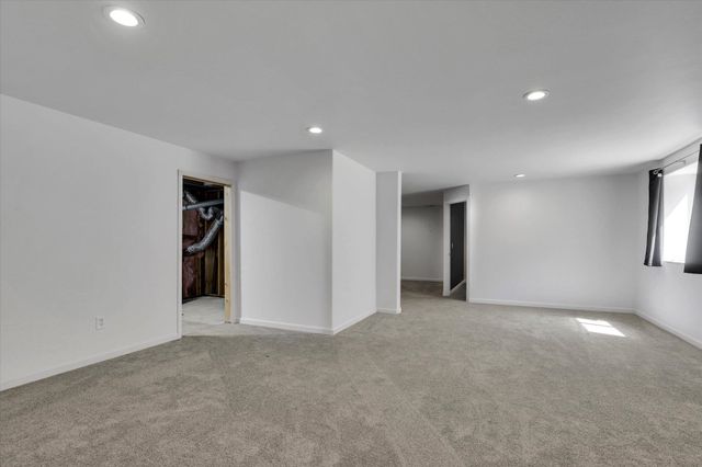 125 E Franklin Dr, Nine Mile Falls, WA 99026