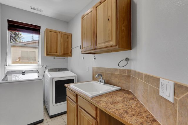 125 E Franklin Dr, Nine Mile Falls, WA 99026