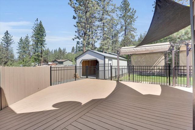 125 E Franklin Dr, Nine Mile Falls, WA 99026