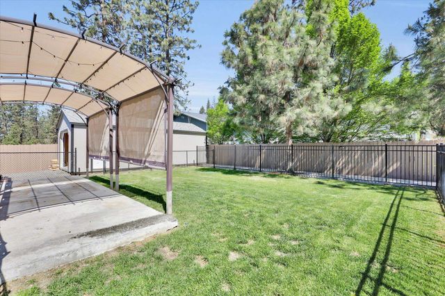 125 E Franklin Dr, Nine Mile Falls, WA 99026