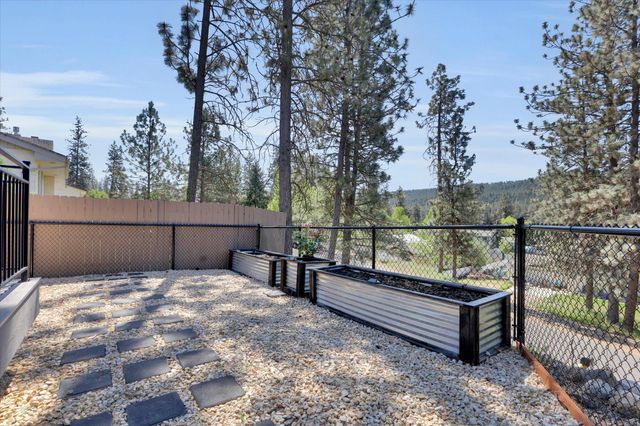 125 E Franklin Dr, Nine Mile Falls, WA 99026