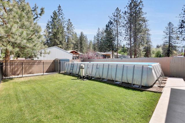 125 E Franklin Dr, Nine Mile Falls, WA 99026