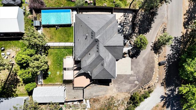 125 E Franklin Dr, Nine Mile Falls, WA 99026