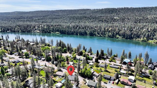 125 E Franklin Dr, Nine Mile Falls, WA 99026