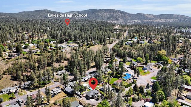 125 E Franklin Dr, Nine Mile Falls, WA 99026