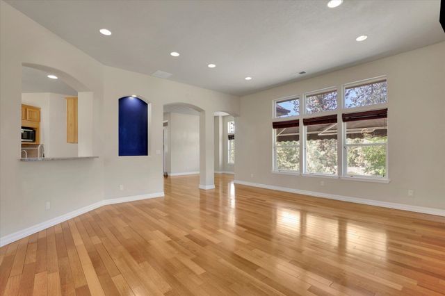 125 E Franklin Dr, Nine Mile Falls, WA 99026