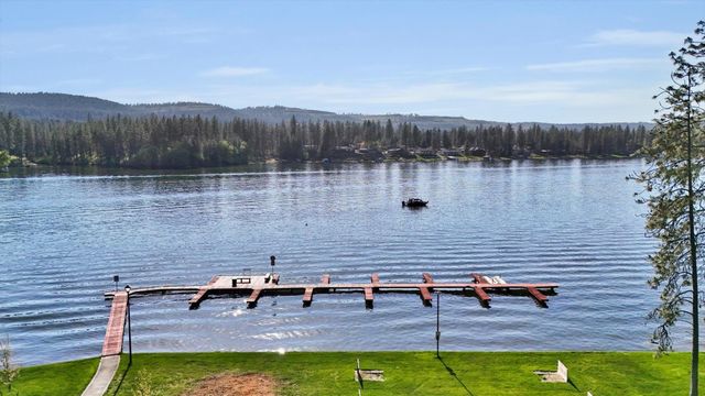 125 E Franklin Dr, Nine Mile Falls, WA 99026