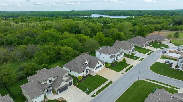2021 NE Bluestone Drive, Lee's Summit, MO 64064