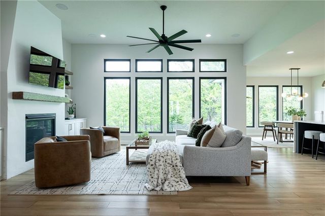 2021 NE Bluestone Drive, Lee's Summit, MO 64064