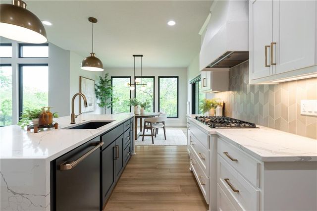 2021 NE Bluestone Drive, Lee's Summit, MO 64064