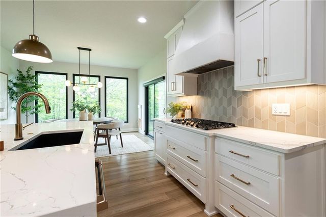 2021 NE Bluestone Drive, Lee's Summit, MO 64064