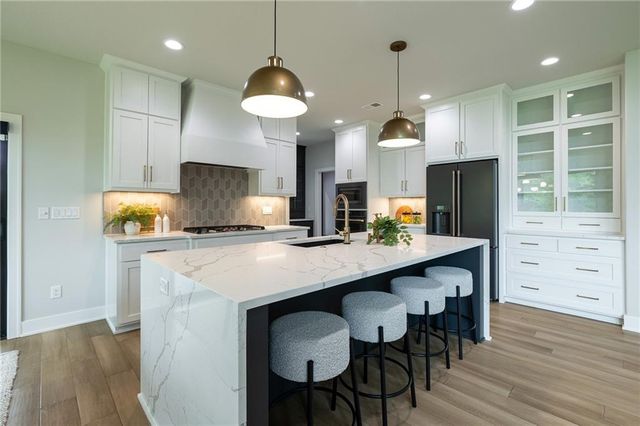 2021 NE Bluestone Drive, Lee's Summit, MO 64064