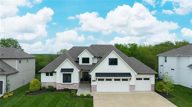 2021 NE Bluestone Drive, Lee's Summit, MO 64064
