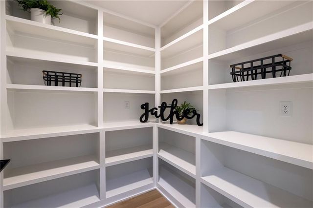 2021 NE Bluestone Drive, Lee's Summit, MO 64064