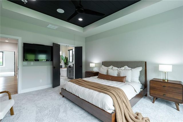 2021 NE Bluestone Drive, Lee's Summit, MO 64064