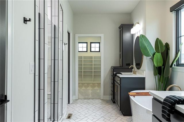 2021 NE Bluestone Drive, Lee's Summit, MO 64064