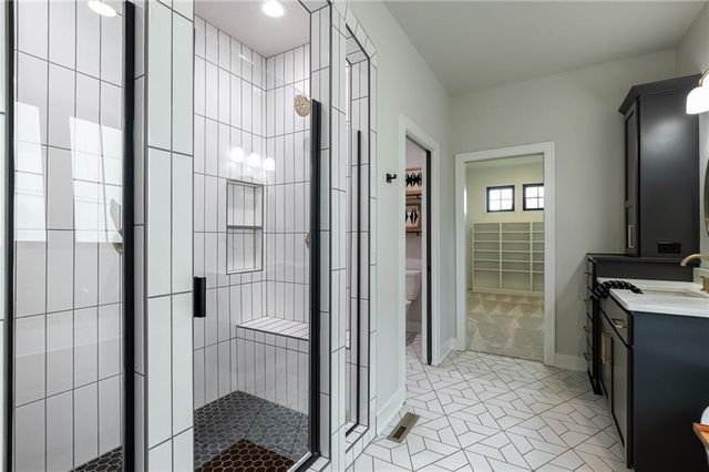 2021 NE Bluestone Drive, Lee's Summit, MO 64064