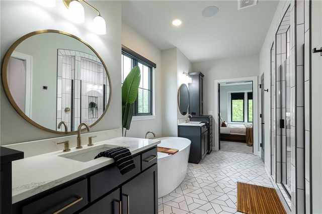 2021 NE Bluestone Drive, Lee's Summit, MO 64064