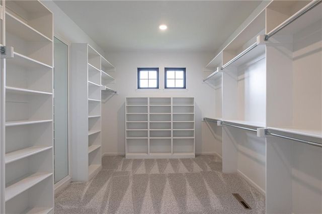 2021 NE Bluestone Drive, Lee's Summit, MO 64064
