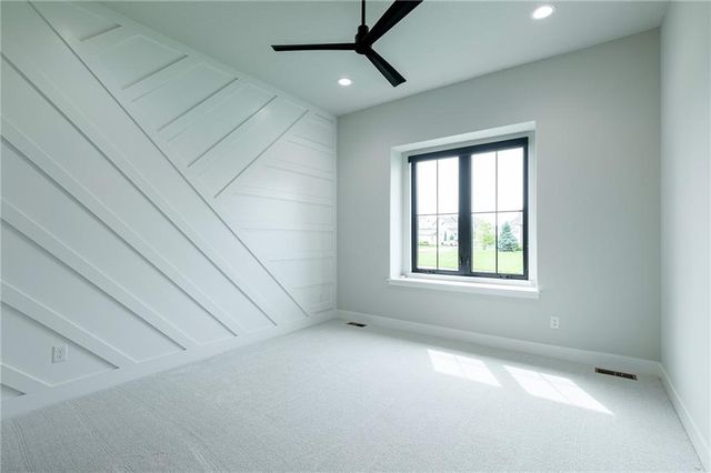 2021 NE Bluestone Drive, Lee's Summit, MO 64064