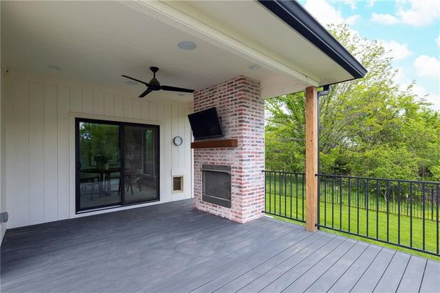 2021 NE Bluestone Drive, Lee's Summit, MO 64064