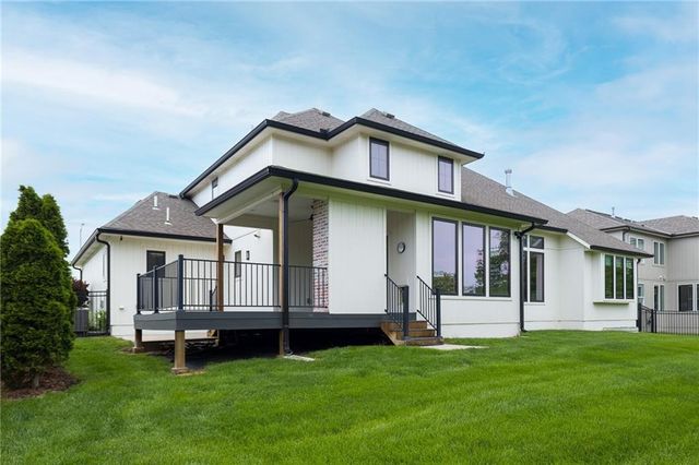 2021 NE Bluestone Drive, Lee's Summit, MO 64064