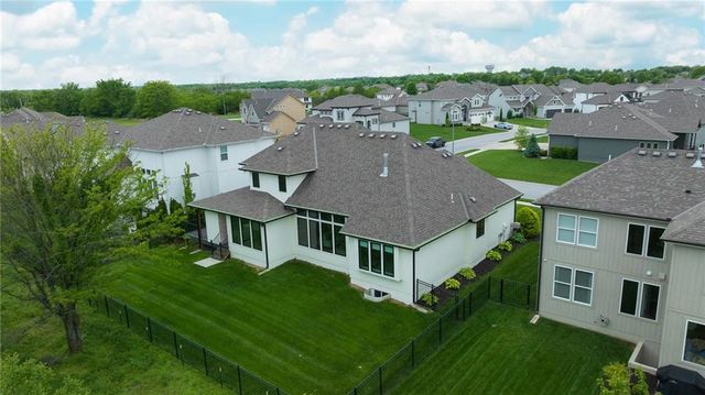 2021 NE Bluestone Drive, Lee's Summit, MO 64064