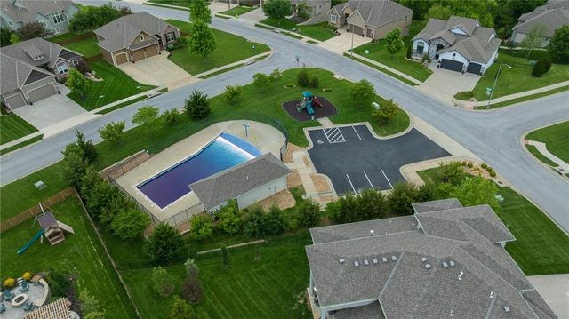 2021 NE Bluestone Drive, Lee's Summit, MO 64064