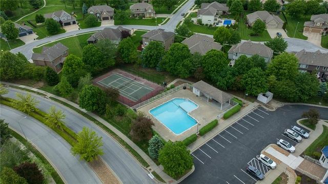 2021 NE Bluestone Drive, Lee's Summit, MO 64064