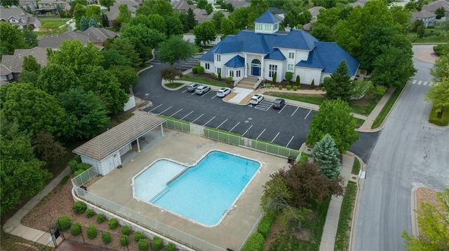 2021 NE Bluestone Drive, Lee's Summit, MO 64064