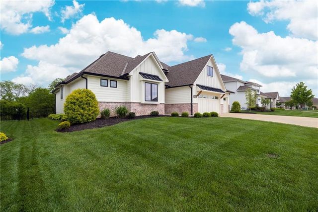2021 NE Bluestone Drive, Lee's Summit, MO 64064